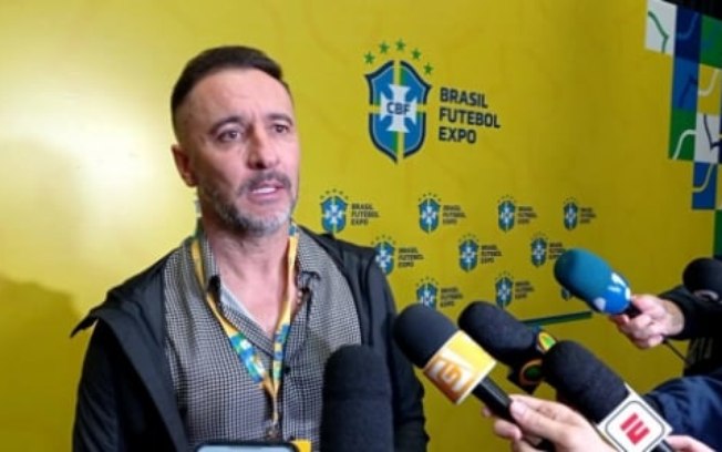 Vítor Pereira, do Corinthians, desabafa sobre rotina no Brasil: 'Não tenho vida'