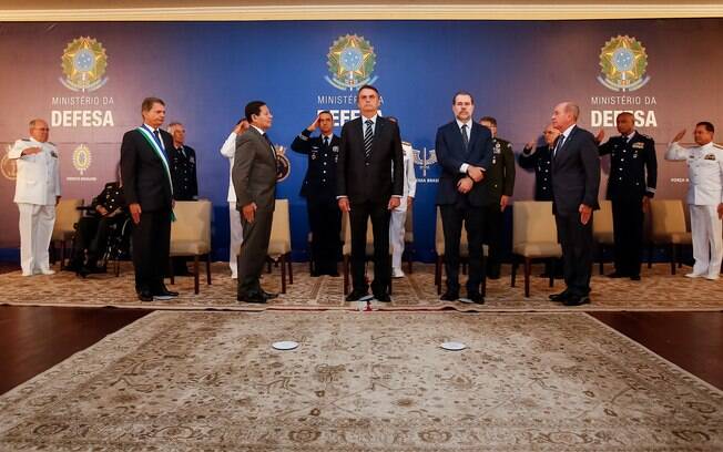 Presidente Jair Bolsonaro deu posse ao novo ministro da Defesa, general Fernando Azevedo
