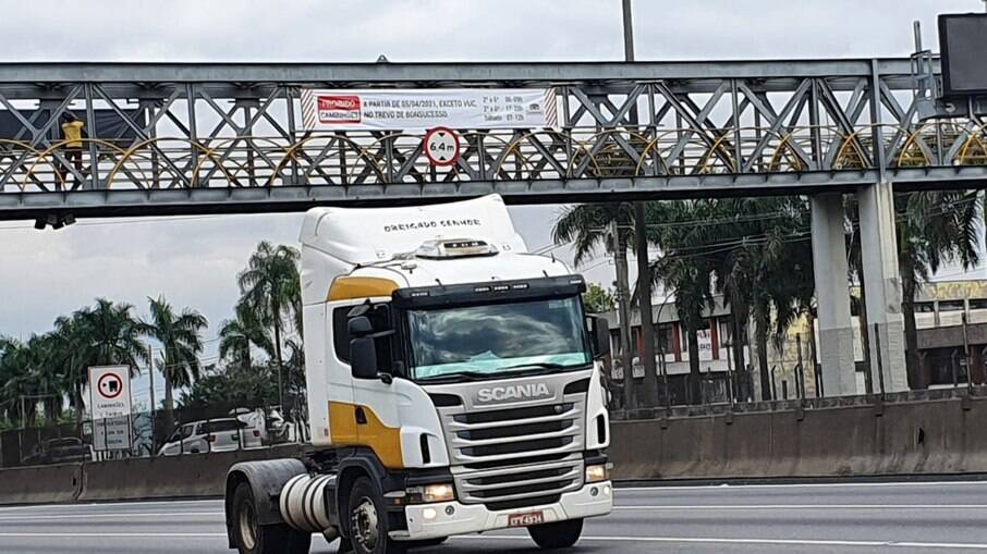 O Trevo de Bonsucesso é um dos maiores gargalos do trânsito de Guarulhos, com impacto nas regiões Pimentas e Bonsucesso, bem como no acesso à rodovia Presidente Dutra. O Trevo de Bonsucesso é um dos maiores gargalos do trânsito de Guarulhos, com impacto nas regiões Pimentas e Bonsucesso, bem como no acesso à rodovia Presidente Dutra.