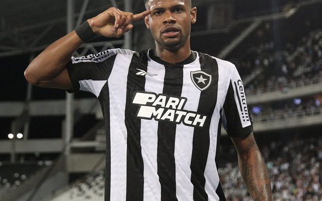 Júnior Santos empata com Jairzinho, Dirceu e Pimpão como os maiores artilheiros do Botafogo na Libertadores