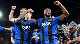 Caso de racismo paralisa estreia do Liverpool na Premier League