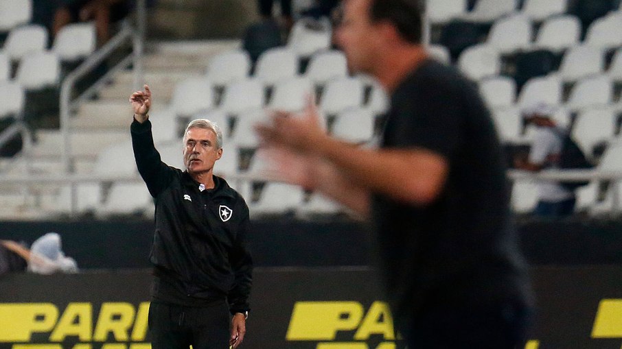 Luís Castro comanda o Botafogo desde 2022