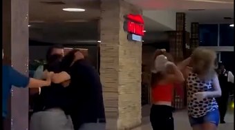 Vídeo: briga por máquina de pelúcia termina em pancadaria