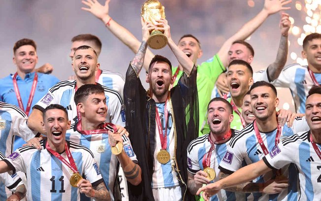 Antonela Roccuzzo homenageia Messi após despedida da Argentina