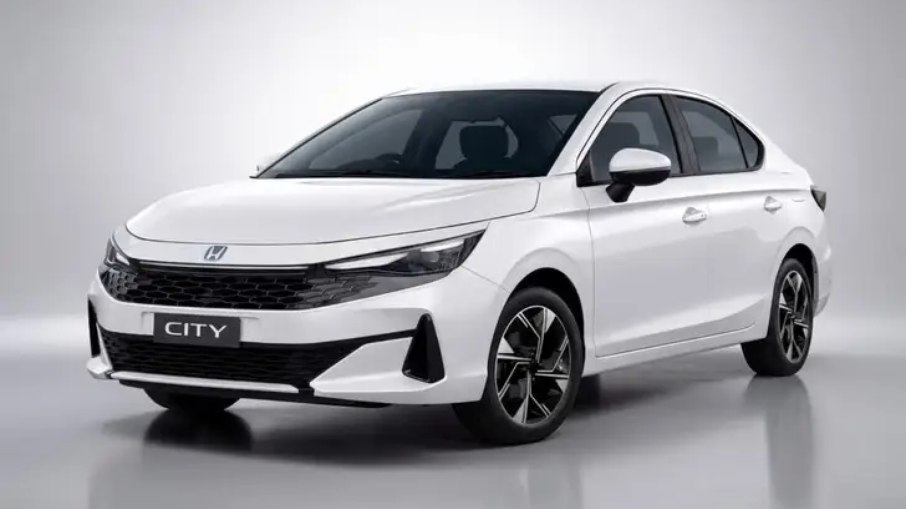 Novo Honda City 2027 traz dianteira redesenhada com faróis afilados e barra luminosa