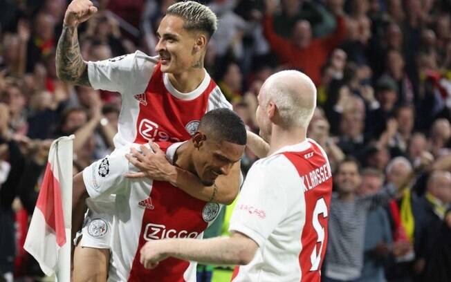Após fase de grupos perfeita, Ajax chega ao mata-mata da Champions tentando surpreender ainda mais