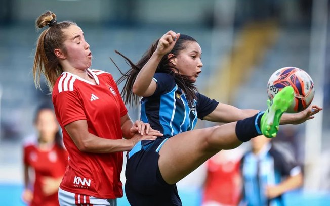 Jogo do Gre-Nal Feminino foi bem disputado, mas não teve gols Jogo do Gre-Nal Feminino foi bem disputado, mas não teve gols