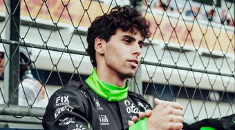 Piloto%20da%20F1%2C%20Bortoleto%20ganha%20camisa%20de%20time%20da%20S%C3%A9rie%20A