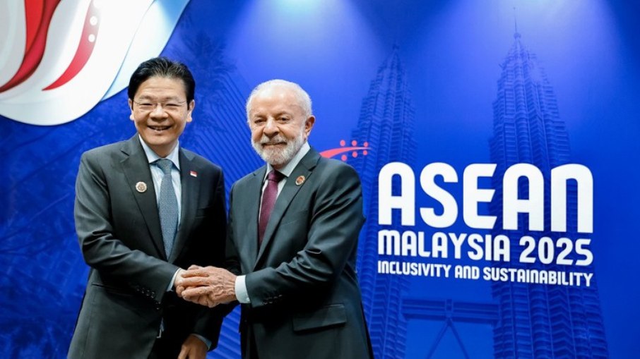 Lua e Lawrence Wong Lua e Lawrence Wong