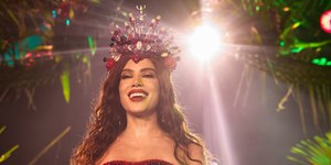 Anitta é coroada a rainha de bateria da Acadêmicos do Grande Rio