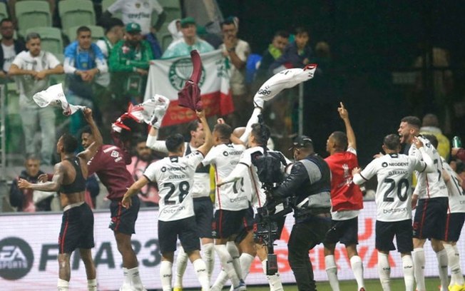 Fernandinho vibra com Athletico na decisão da Libertadores