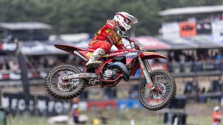 Prodígio do motocross espanhol morre após acidente em treino