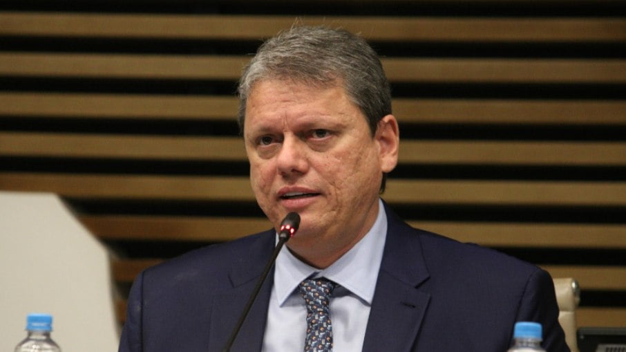Governador de São Paulo, Tarcísio de Freitas responde perguntas da imprensa