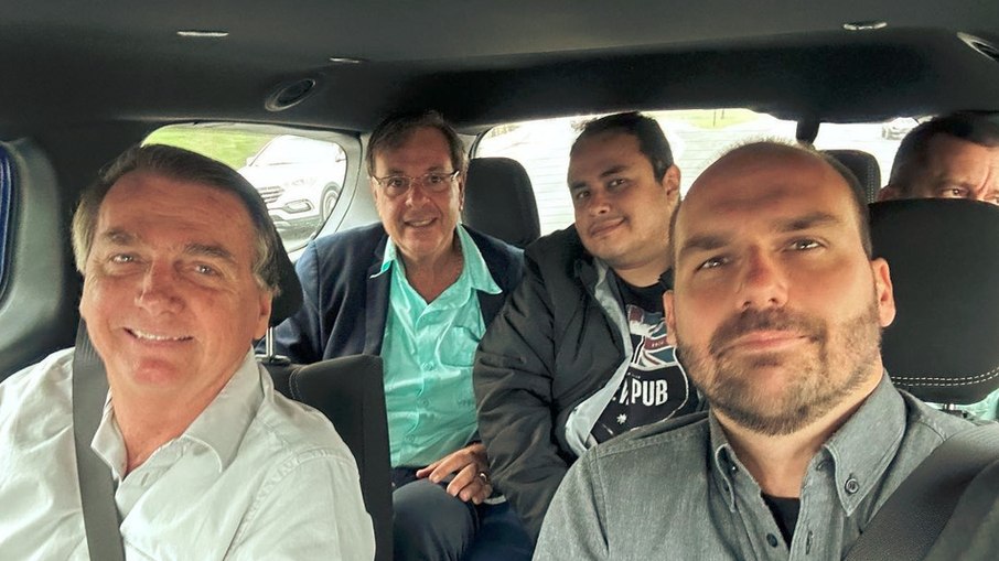 Bolsonaro viaja de Orlando para Nashville