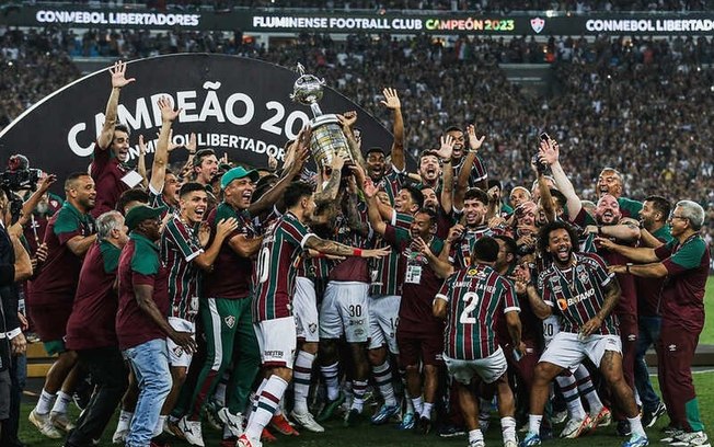 Fluminense ergueu o troféu da Libertadores 2023 ao derrotar o Boca Juniors no Maracanã - Foto Lucas Merçon/Fluminense