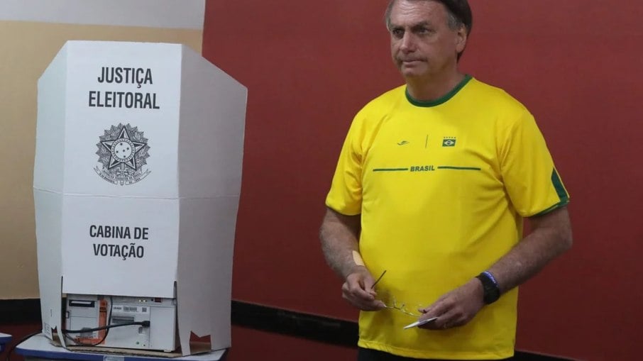O presidente Jair Bolsonaro votou na Vila Militar, em Deodoro