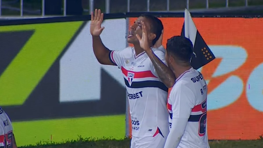 Em jogo animado, São Paulo vence Vasco e se aproxima do G7 Em jogo animado, São Paulo vence Vasco e se aproxima do G7