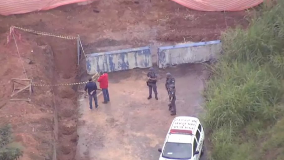 Policiais estiveram no local para tentar reconstituir os últimos passos de Adalberto