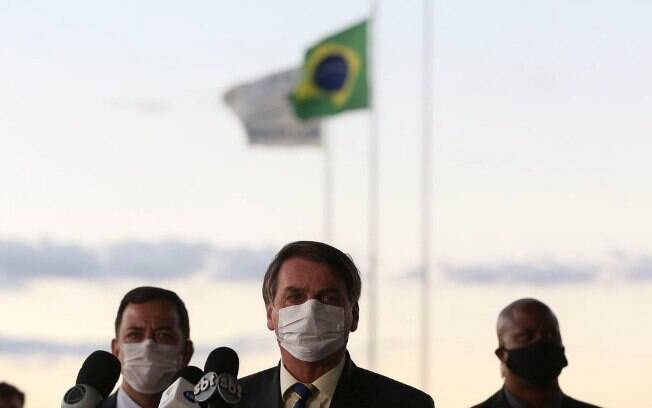 Presidente Jair Bolsonaro (sem partido) costuma falar diariamente com apoiadores no Planalto