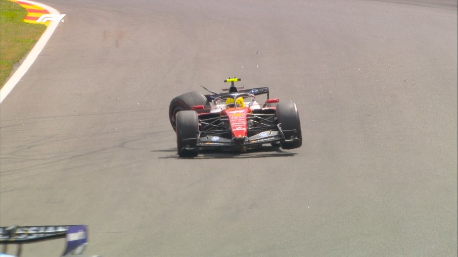 Lewis Hamilton teve carro destruído após o acidente Lewis Hamilton teve carro destruído após o acidente