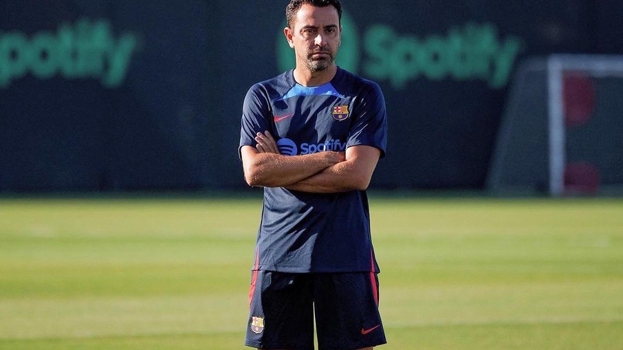 Xavi anuncia que deixará o Barcelona no meio do ano