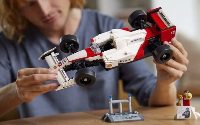 McLaren de Ayrton Senna vira Lego em homenagem ao tricampeão