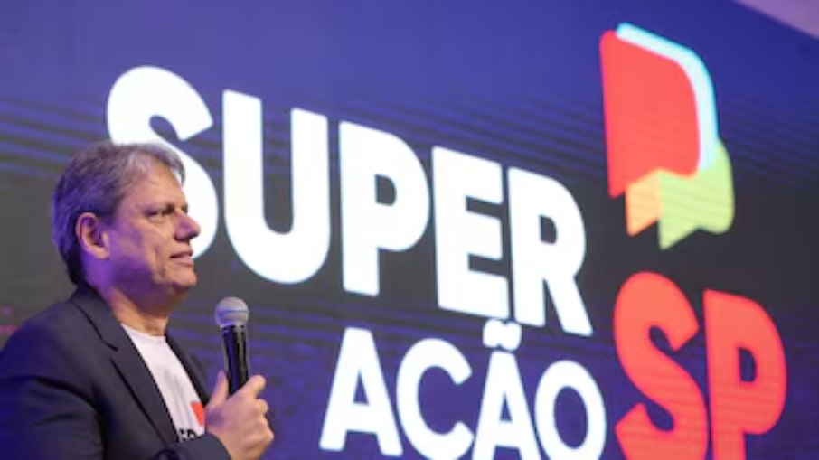Tarcísio no lançamento do programa SuperAção