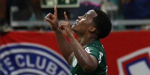 Palmeiras vence o Bahia e dispara na liderança do Brasileirão
