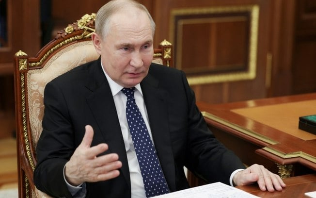 O presidente da Rússia, Vladimir Putin, se reúne com o governador da região de Moscou em 17 de junho de 2024, na capital russa