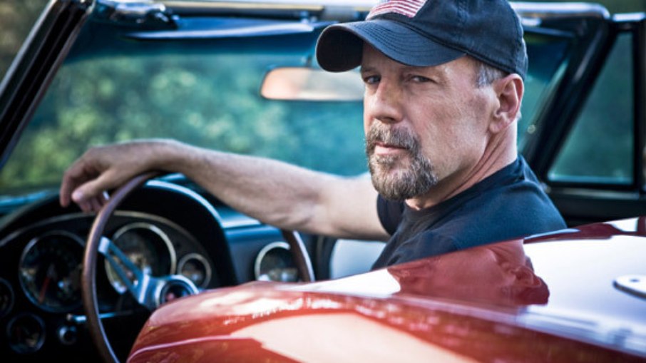 Bruce Willis sempre foi um grande entusiastas de muscle cars norte-americanos, e já teve alguns Corvettes em sua coleção