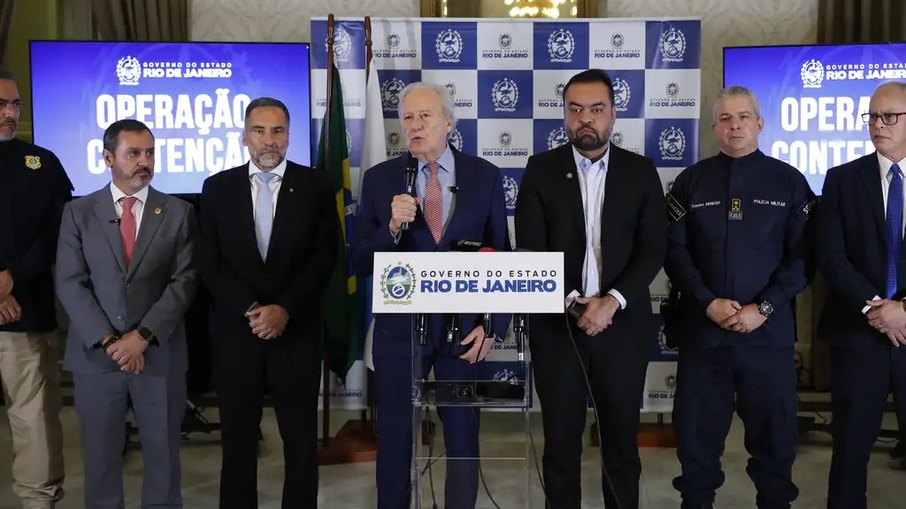 O ministro da Justiça e Segurança Pública, Ricardo Lewandowski, fala em coletiva ao lado governador Cláudio Castro (PL) O ministro da Justiça e Segurança Pública, Ricardo Lewandowski, fala em coletiva ao lado governador Cláudio Castro (PL)