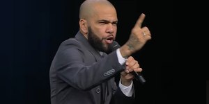 Daniel Alves diz que era mais feliz preso do que ganhando milhões
