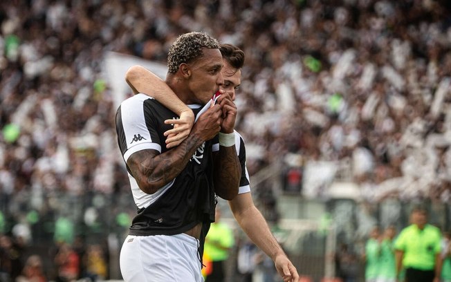 David comemora gol marcado contra o Grêmio, no último domingo (14)