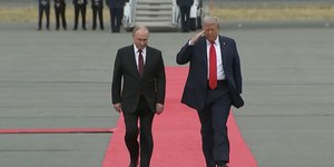 Em ligação, Putin adverte Trump sobre mísseis na Ucrânia