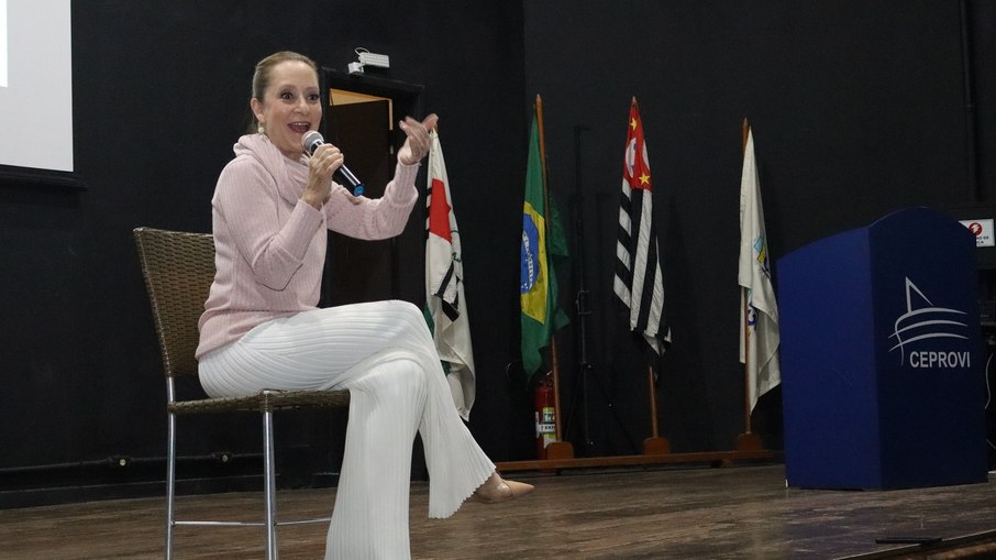 Ana Botafogo durante entrevista no Ceprovi Ana Botafogo durante entrevista no Ceprovi