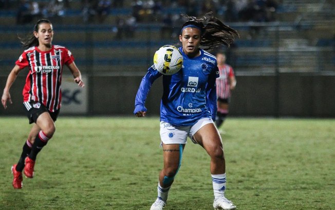 São Paulo e Cruzeiro duelam pelo Brasileirão Feminino para se aproximar dos líderes