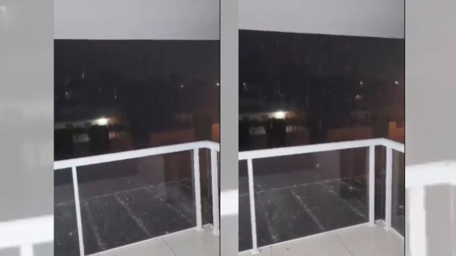 Morador registra chuva de granizo da varanda do apartamento em POA
