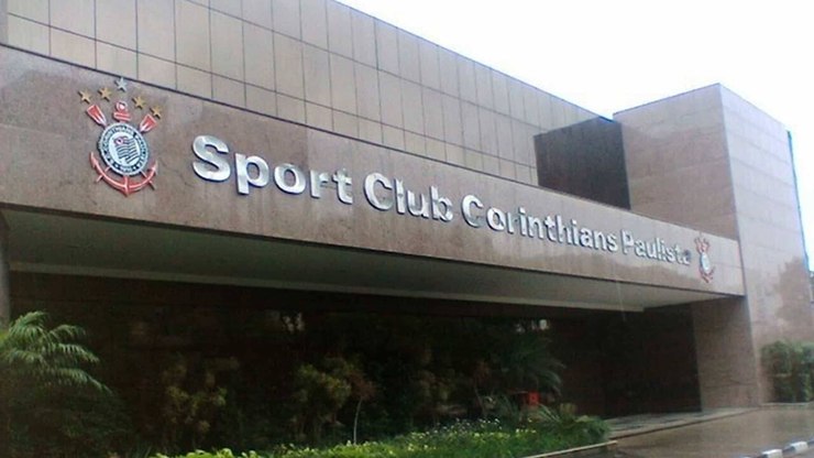 Organizadas invadem sede do Corinthians e exigem mudanças