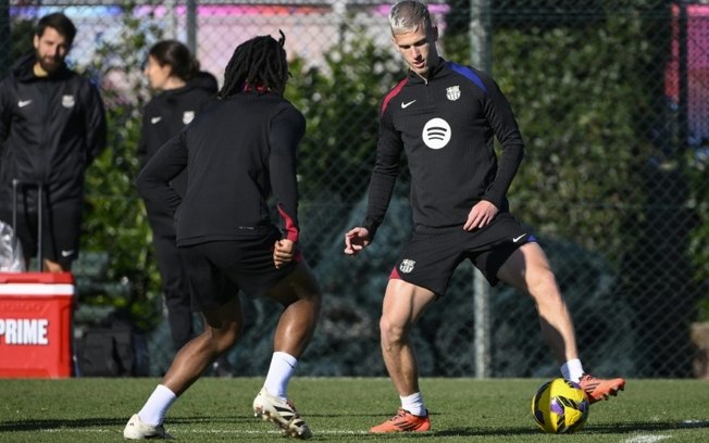 Dani Olmo durante treino do Barcelona em dezembro