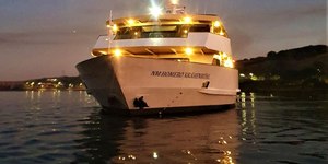 Cruzeiro no Rio Tietê é atração turística em Barra Bonita (SP)