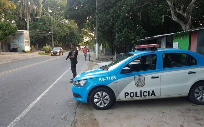 No Twitter, a Polícia Militar do Rio de Janeiro divulgou fotos do efetivo nas ruas, realizando o trabalho de patrulhamento