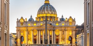 Vaticano instala chaminé que anunciará escolha do novo papa