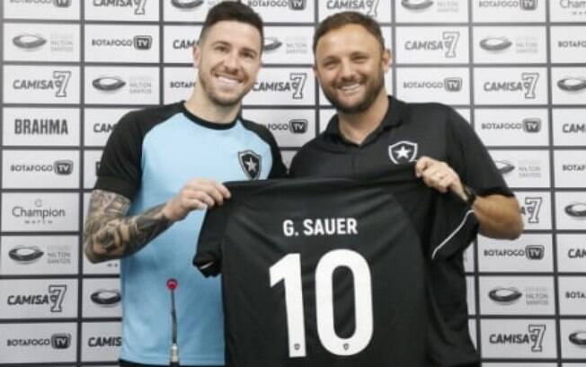 VÍDEO: Responsa! Gustavo Sauer assume a camisa 10 do Botafogo