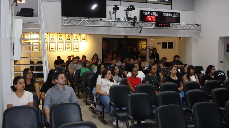 Projeto busca aproximar estudantes e educadores do funcionamento da administração pública