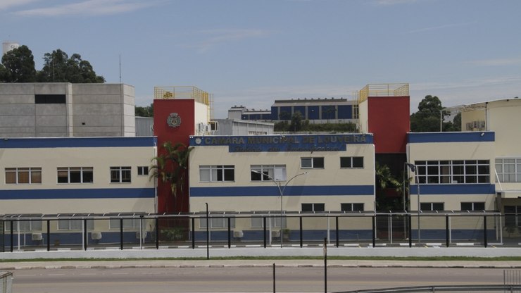 Câmara de Louveira adota IA para agilizar o trabalho legislativo