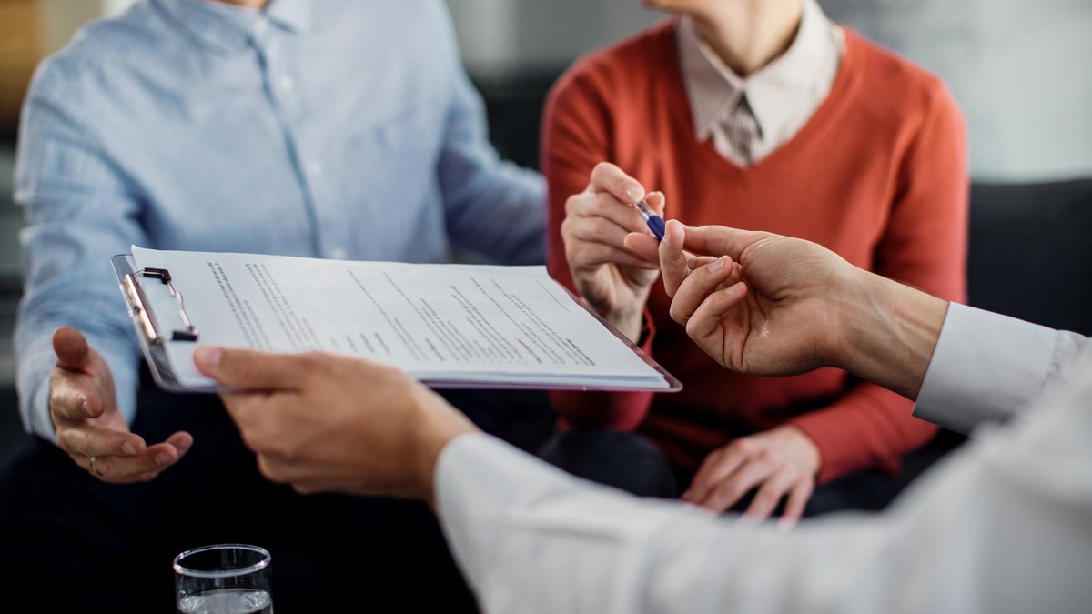 Entenda o que é um contrato de namoro e quais as diferenças para uma união estável