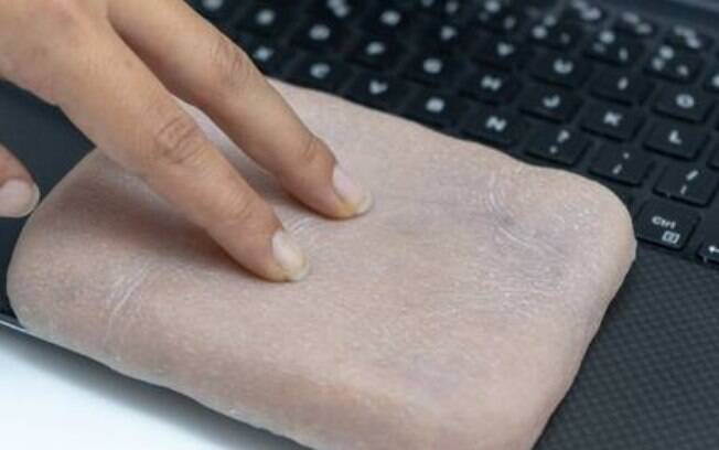 A pele falsa também pode ser usada como touchpad