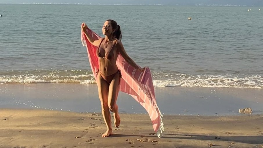 Ana Paula Padrão compartilha momentos de reflexão à beira-mar e fala sobre ansiedade