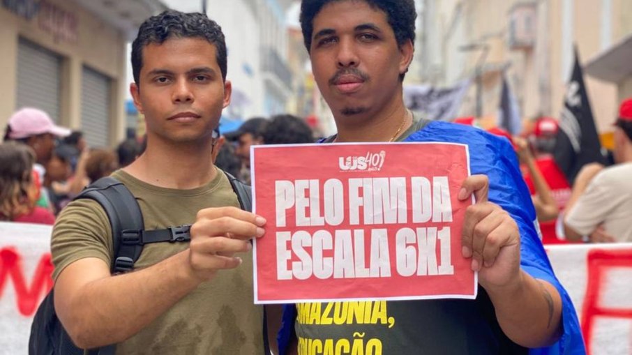 Manifestantes protestam pelo fim da escala 6x1 em São Luís, no Maranhão