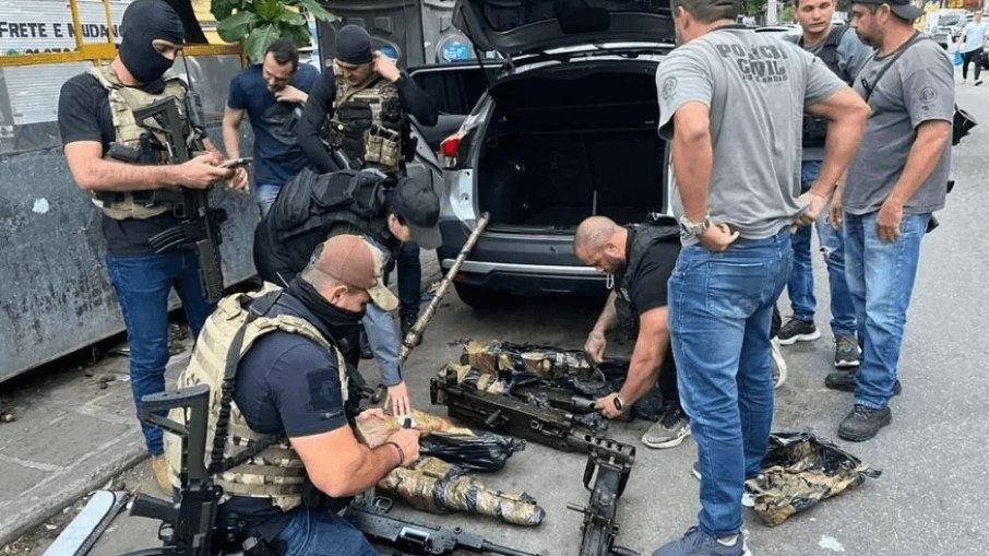 Até o momento, foram recuperadas 19 metralhadoras das 21 que haviam desaparecido. A Polícia Civil do Rio de Janeiro localizou oito dessas armas abandonadas em um outro carro.